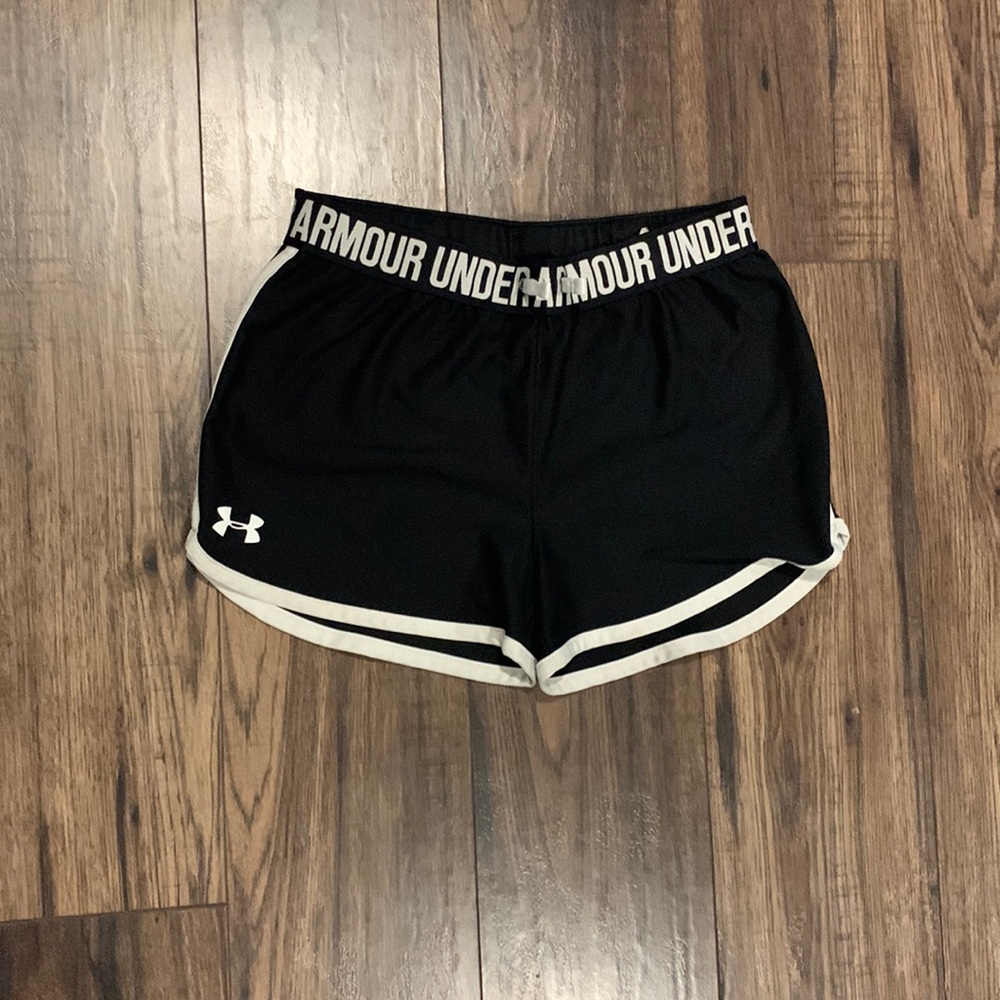 black loose fitted under armour shorts